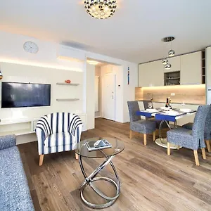 https://villa-lungomare-malinska.primorje-gorskikotar.com