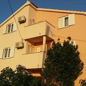 https://apartments-oaza-vrsi-mulo.hotelinzadar.com