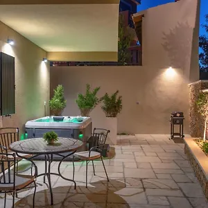 https://teona-luxury-apartments-with-jacuzzi.hotelinzadar.com
